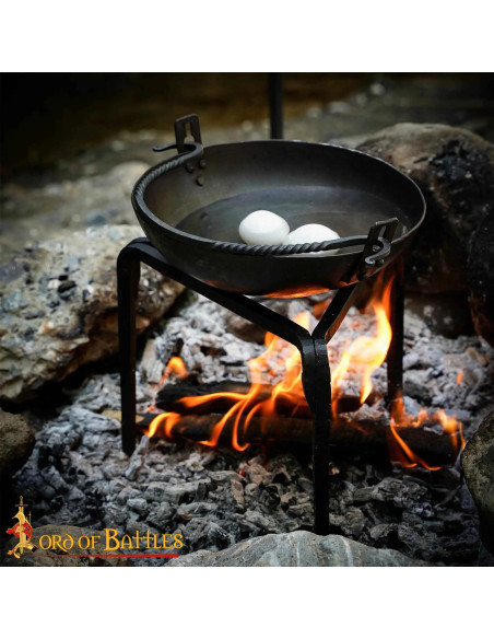 Trépied médiéval pour feu en fer...