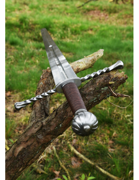 Épée bâtarde avec fourreau,...