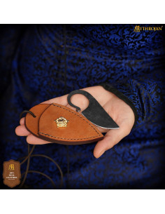 Couteau en fer forgé avec étui en cuir décoré