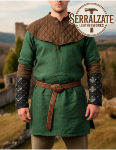 Bracelets médiévaux en cuir noir écailleux 2