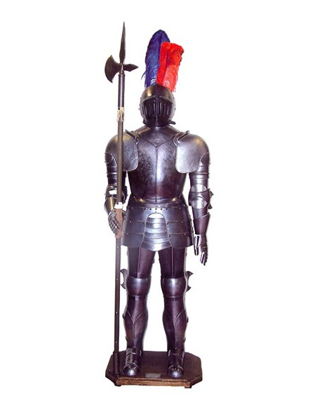 Armure médiévale avec hallebarde