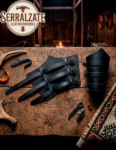 Brassards en cuir noir du Commandant de Fer