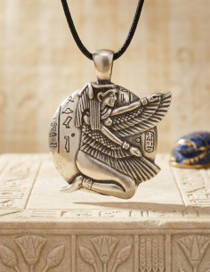 Pendentif égyptien, Isis ailée