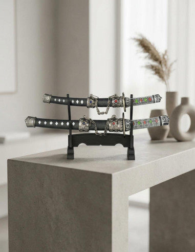 Septembre 2 mini katanas décoratifs pris en charge