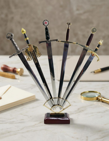 Ensemble médiéval (1) de 6 ouvre-lettres d'épée historiques