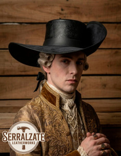 Chapeau Tricorne de Capitaine avec Gravure Baroque, Cuir...