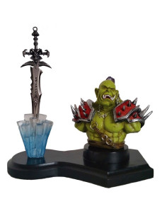 Orco figure et Epée Worl of Warcraft