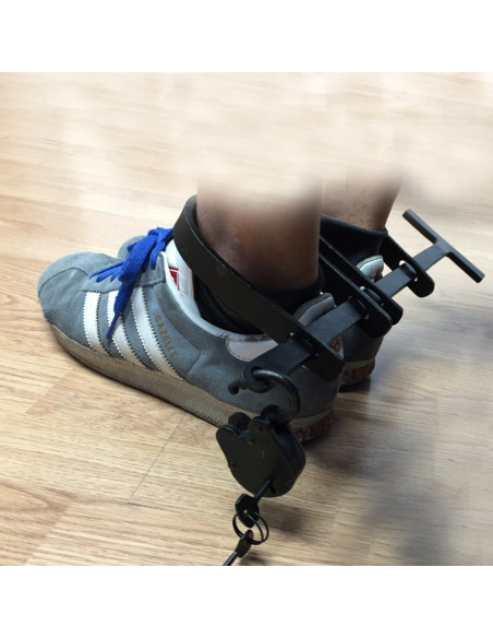 menottes médiévales avec cadenas