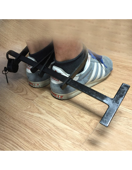 menottes médiévales avec cadenas