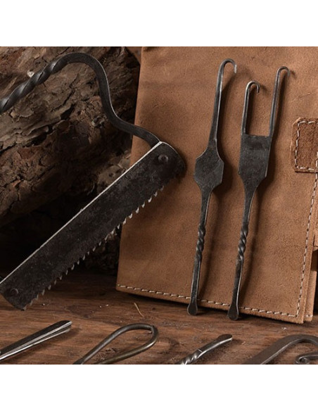 Ensemble chirurgical médiéval