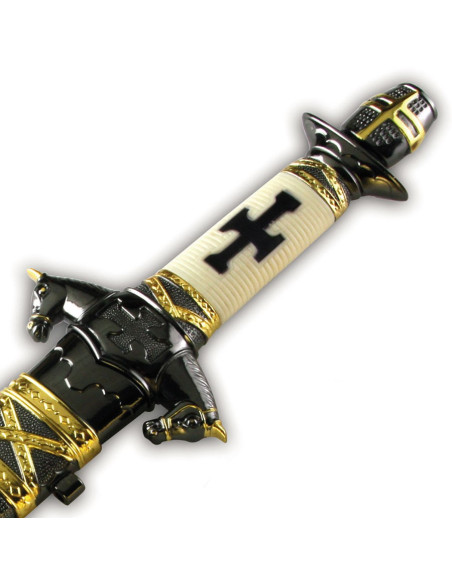 dague médiévale avec fourreau