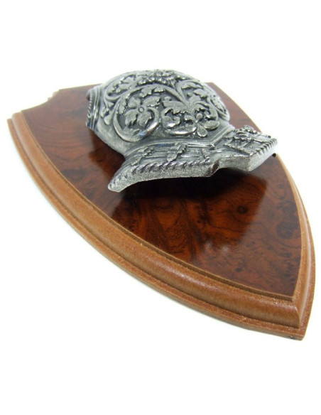 Panoplie avec cuirasse et 2 épées