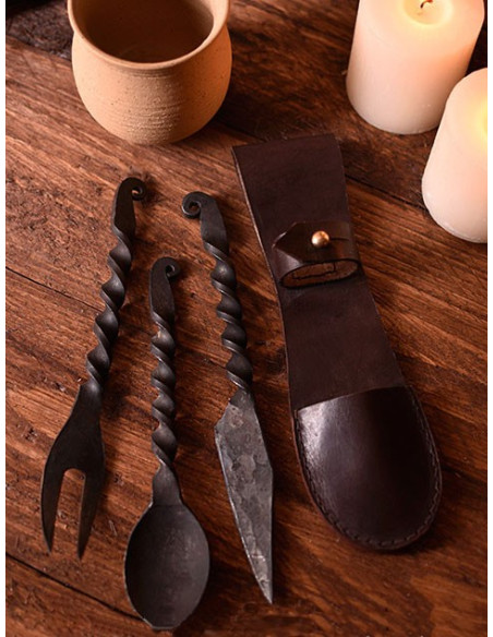 Couverts médiévaux avec couvercle