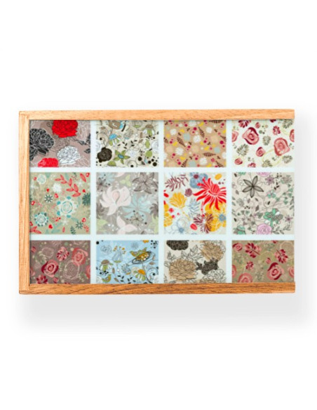 Boîte de jeu médiévale : cartes, yo-yo, dominos, bâtons de ramassage, billes, buts