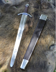 Épée médiévale à une main, lame large