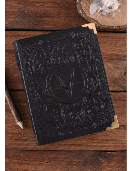 Journal médiéval avec pentagramme