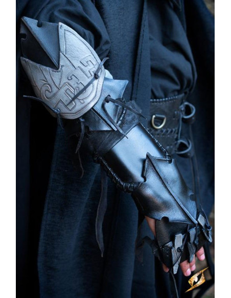 Bracelet griffe assassin, bras droit...