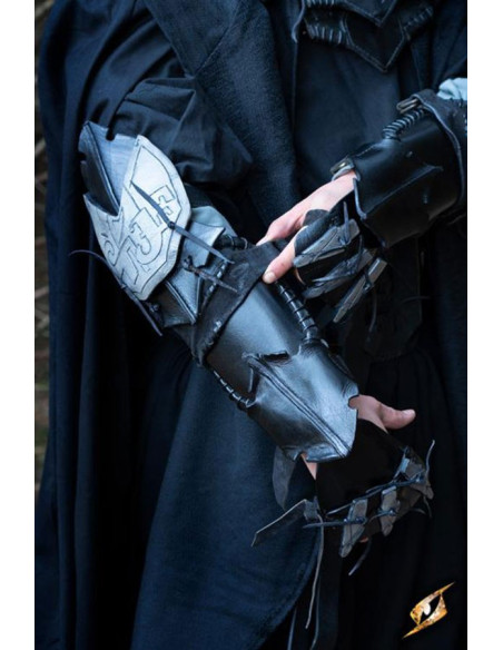 Bracelet griffe assassin, bras droit...