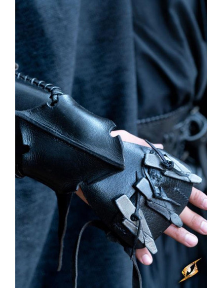 Bracelet griffe assassin, bras droit...