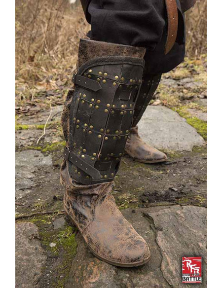 Grèves en cuir de soldat médiéval