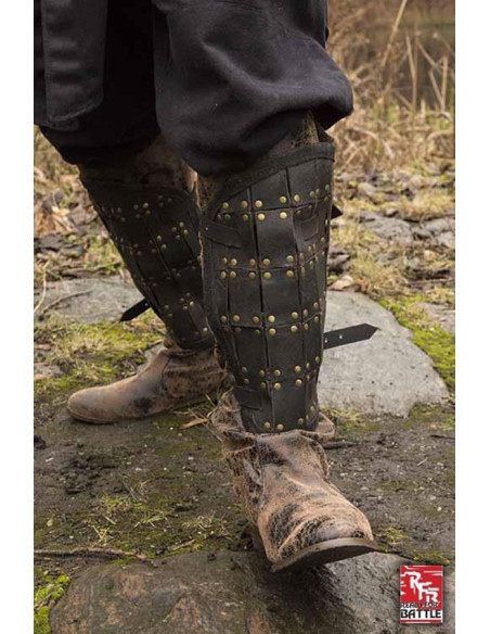 Grèves en cuir de soldat médiéval