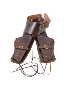 Belle maison, de la peau pour 2 revolvers