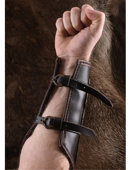 Bracelet en cuir renforcé de métal