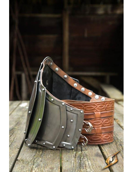 Pancera sauvage en métal, finition polie