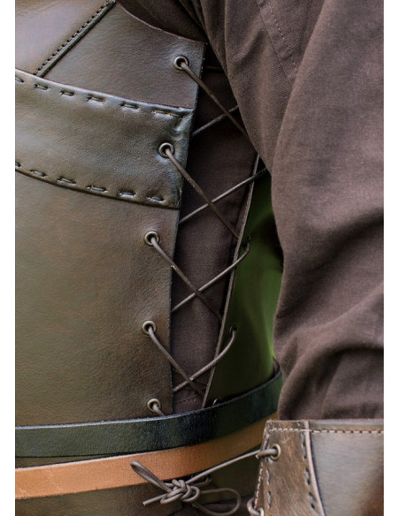 Armure en cuir avec renforts croisés