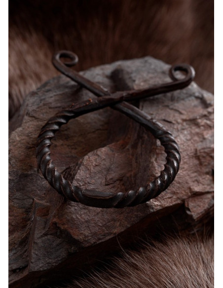 Grand pendentif croix troll en fer...