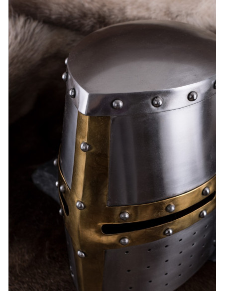 Grand heaume médiéval, XIVe siècle,...