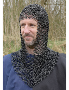 Bourreau en cotte de mailles noircie avec ouverture en V,...
