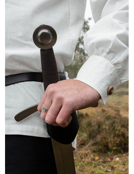 Chemise médiévale blanche avec bouton...