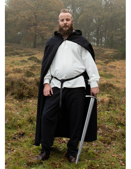 Chemise médiévale blanche avec bouton...