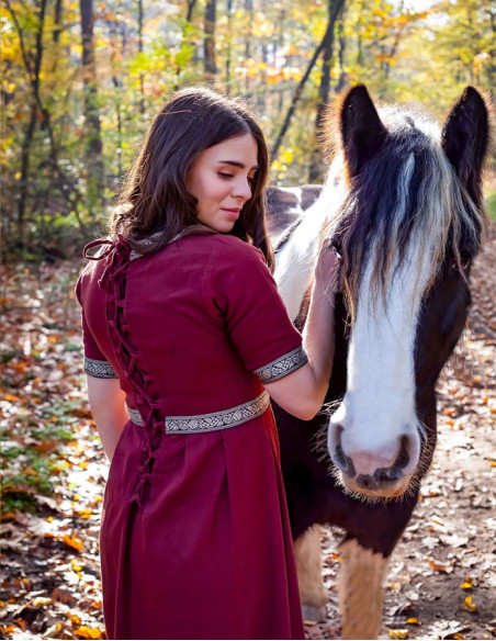 Robe médiévale femme Enin, couleur rouge