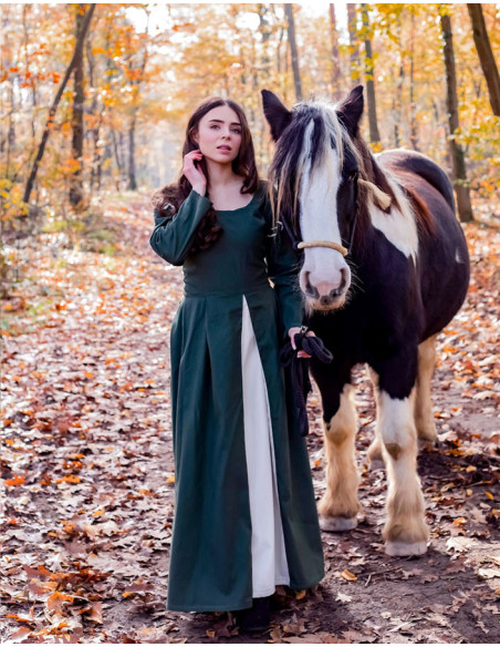 Robe médiévale vert-blanc modèle Larina