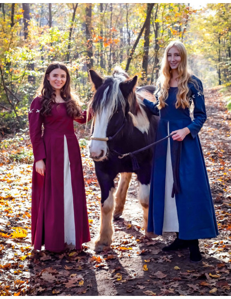 Robe médiévale rouge-blanc modèle Larina