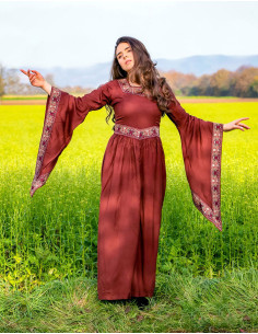 Robe de noblesse médiévale, rouge bordeaux