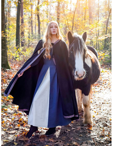 Cape médiévale en laine avec capuche