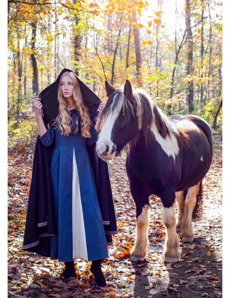 Cape médiévale en laine avec capuche