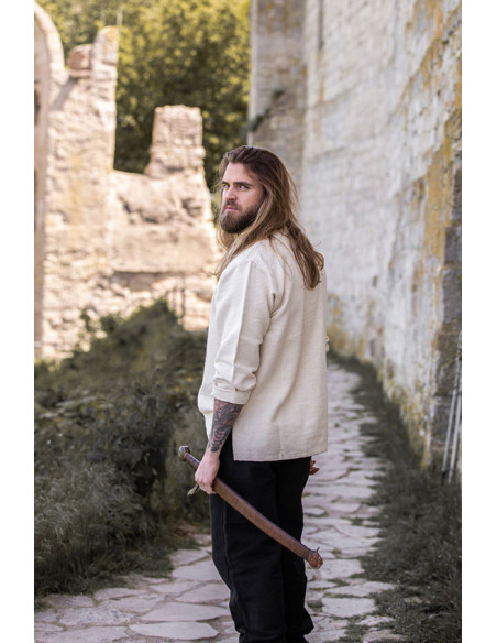 dentelles épaisses de chemise médiévale