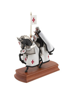 Armure à cheval avec l'étendard des Templiers, 35 x 35 cm.