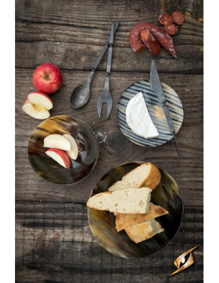 Couverts médiévaux à couvercle noir :...