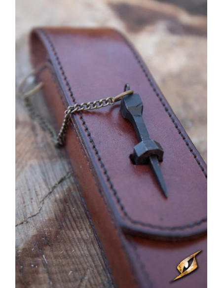 Couverts médiévaux à couvercle marron...