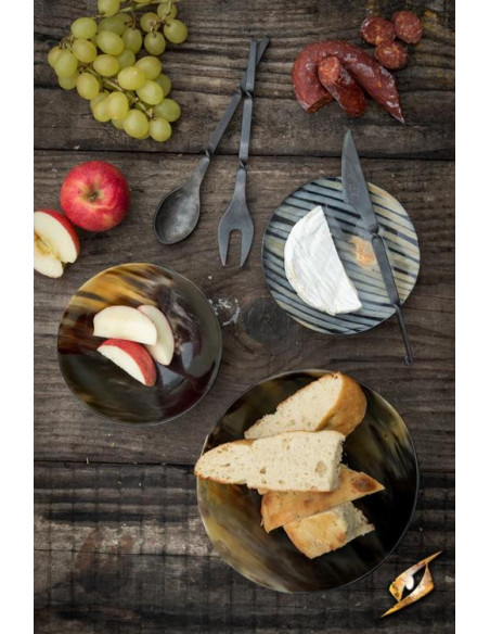 Couverts médiévaux à couvercle marron...