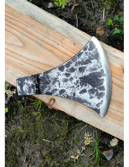 Tête de hache médiévale bord marqué,...