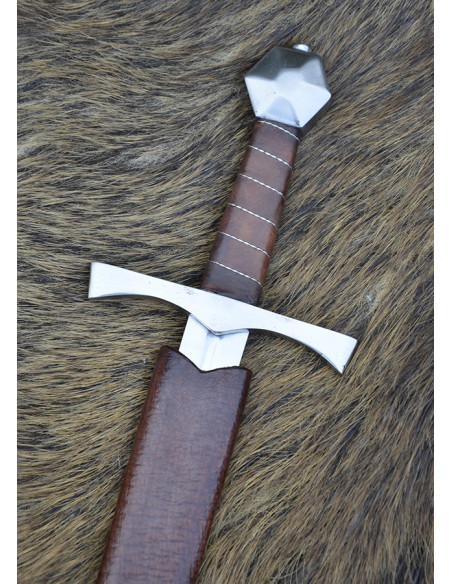 Poignard médiéval pommeau hexagonal,...