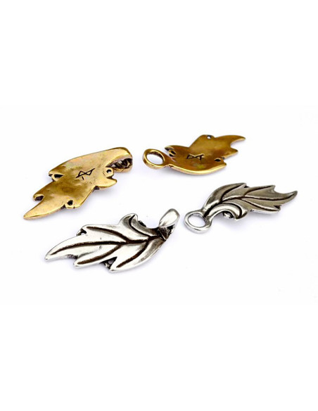 Close up of dress ou cap Elfes avec...