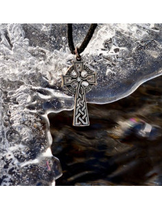 Pendentif croix celtique avec bracelet en cuir noir 2