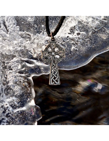 Pendentif croix celtique avec...